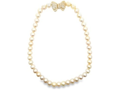 Luxurious 9–10mm Japanese Akoya Pearl Strand Necklace with 18K Yellow Gold Bow-Shaped Clasp Set with Natural Diamonds.